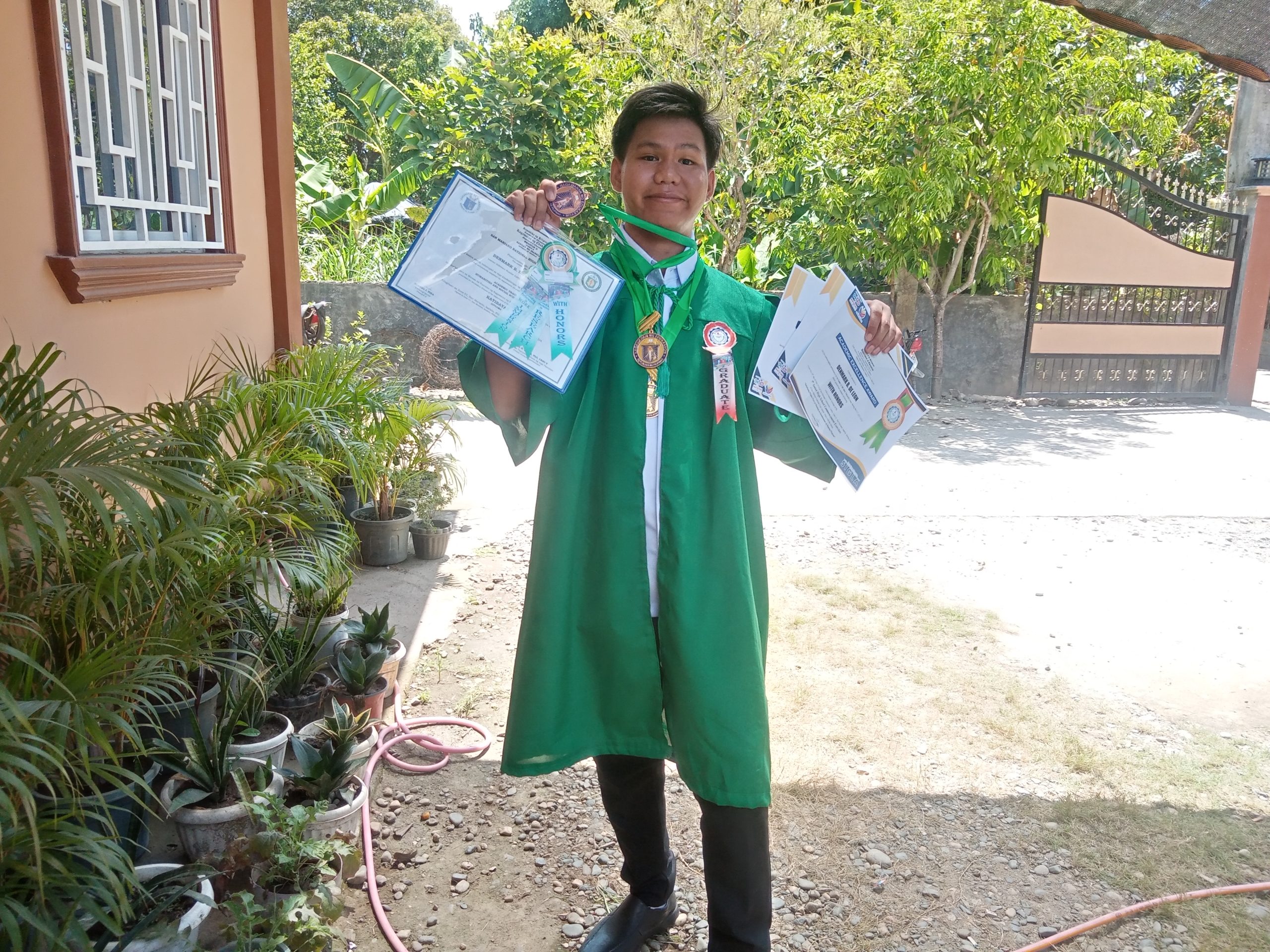 SHS graduation picture